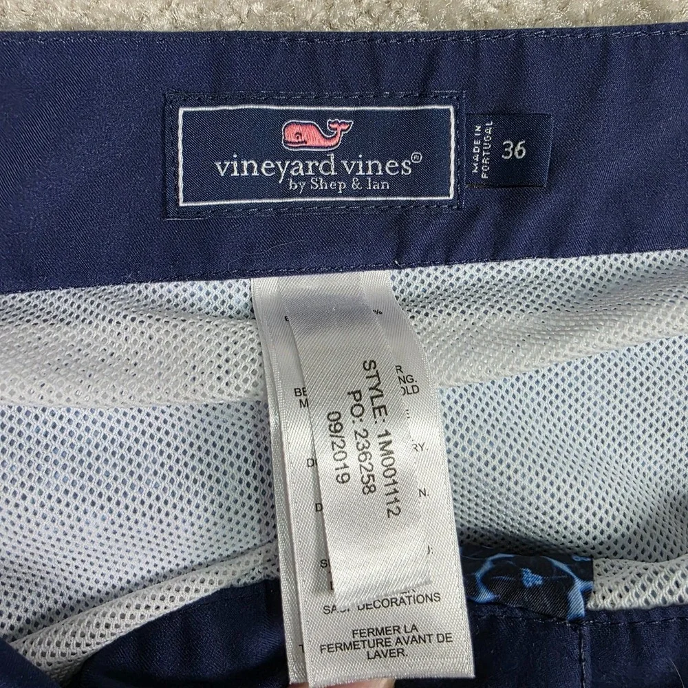 Vineyard Vines Swim Trunks Mens 36 Blue Floral Geometric 1M001112 Portugal - Picture 2 of 6